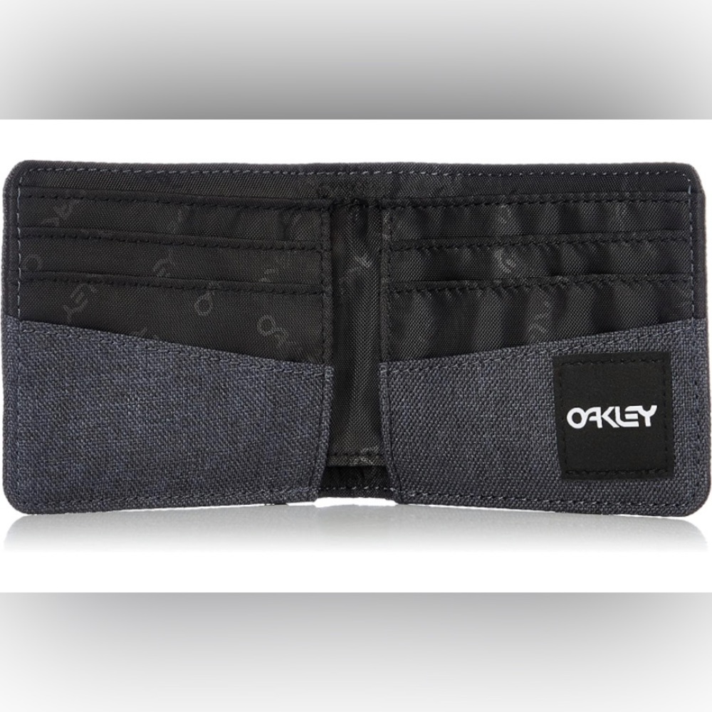 Bifold Oakley Wallet- unused